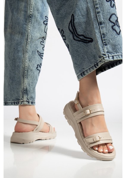 Kadın Bej Sandalet Ayarlanabilir Toka Detayı ile Gün Boyu Konfor Çift Bantlı fiyatları