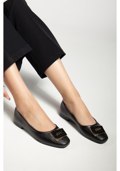 Kadın Siyah Oval Burunlu Önü Tokalı Babet