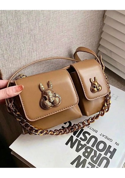 Kadın Camel Rengi Sincap Aksesuar Detaylı Tasarım Baget Çanta