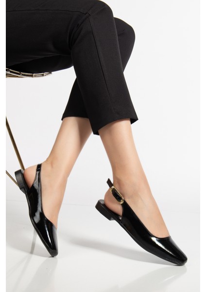 Kadın Siyah Arkası Açık Tokalı Babet