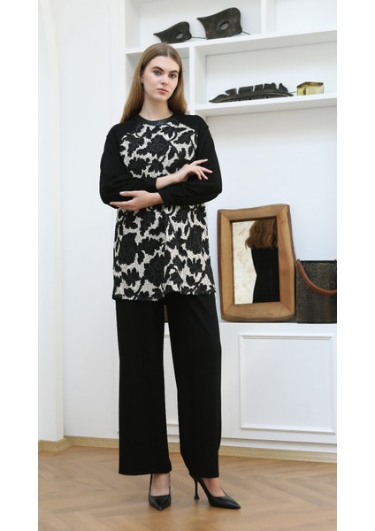 43403 Önü Tül ve Pul Işlemeli Yaprak Desenli Kolu Kat Detaylı Triko Tunik