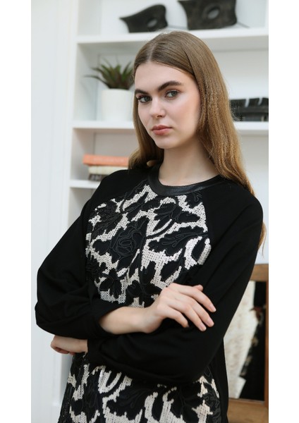 43403 Önü Tül ve Pul Işlemeli Yaprak Desenli Kolu Kat Detaylı Triko Tunik fırsatları