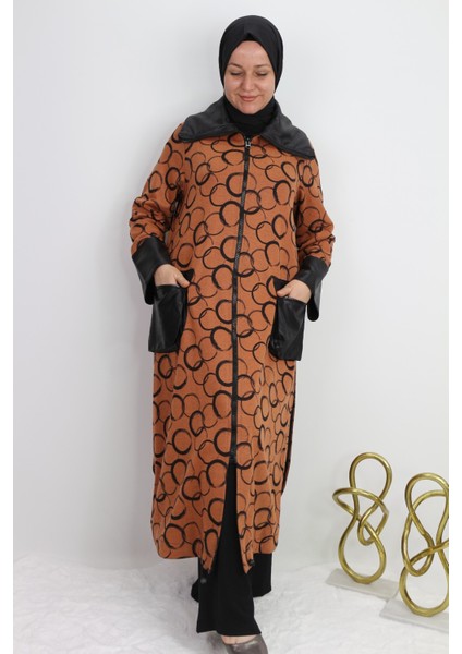 41423 Kap Önden ve Cep Detaylı Fermuarlı Deri Görünümlü Yaka Cep ve Kol Ucu Deri Görünümlü Baskılı Spor Kap