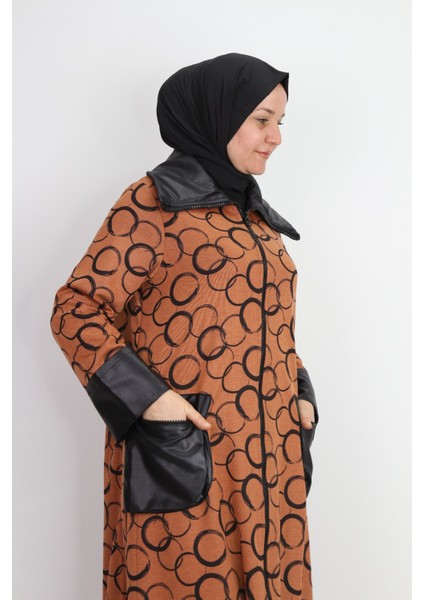 41423 Kap Önden ve Cep Detaylı Fermuarlı Deri Görünümlü Yaka Cep ve Kol Ucu Deri Görünümlü Baskılı Spor Kap fiyatları