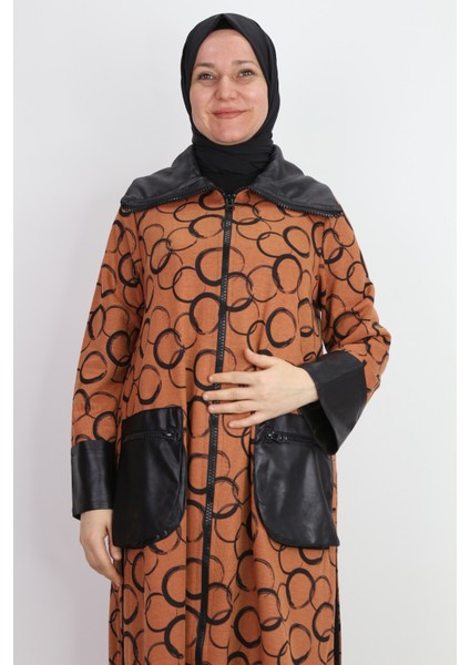 41423 Kap Önden ve Cep Detaylı Fermuarlı Deri Görünümlü Yaka Cep ve Kol Ucu Deri Görünümlü Baskılı Spor Kap modelleri