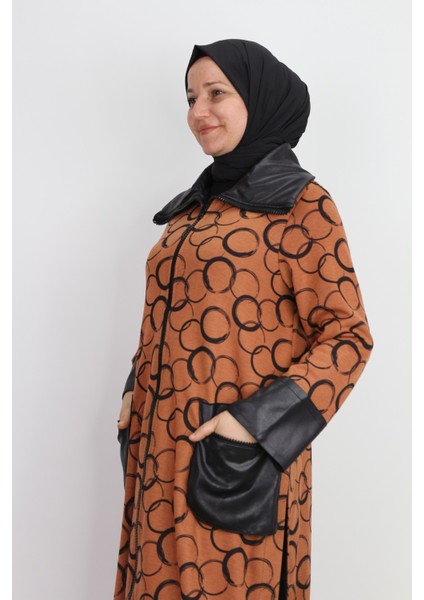 41423 Kap Önden ve Cep Detaylı Fermuarlı Deri Görünümlü Yaka Cep ve Kol Ucu Deri Görünümlü Baskılı Spor Kap fırsatları