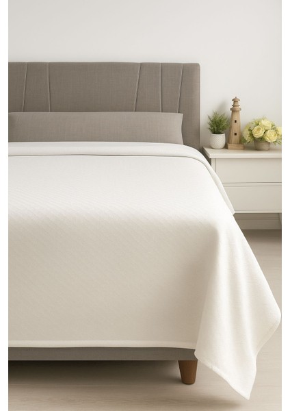 Beyaz Baklava Desenli Otel Pikesi – Tek ve Çift Kişilik Seçenekli