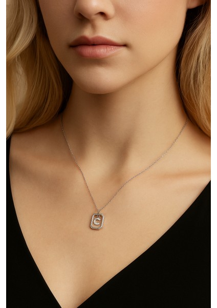 Frame Taşlı C Harfi Gümüş Kolye fiyatları