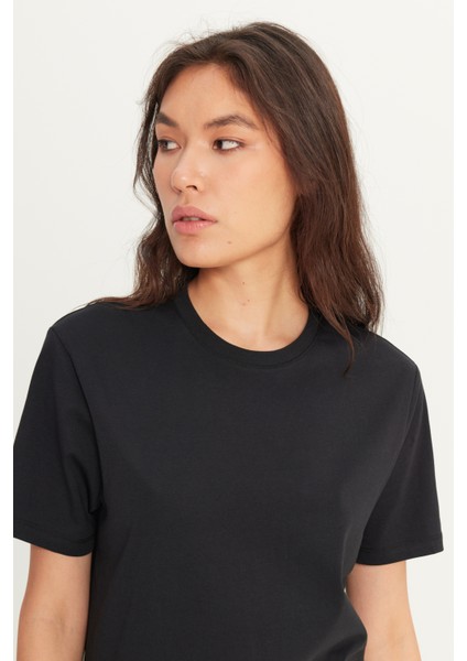 Erkek Siyah %100 Pamuk Slim Fit Dar Kesim Bisiklet Yaka Tişört