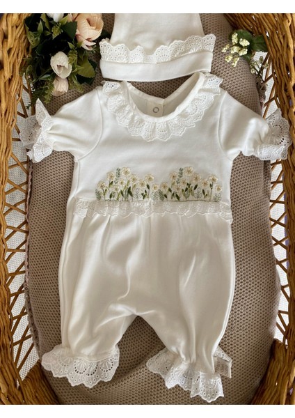 Yazlık Papatya Nakış ve Fisto Detaylı Kısa Kollu Patiksiz Yenidoğan Tulum ve Şapkası fiyatları