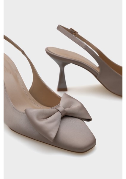Pam Küt Sivri Burunlu Fiyonklu Arkası Açık Saten Kadın Ayakkabı