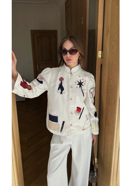 Kadın Ekru Hakim Yaka Nakışlı Figür Detaylı Tasarım Ceket fırsatları