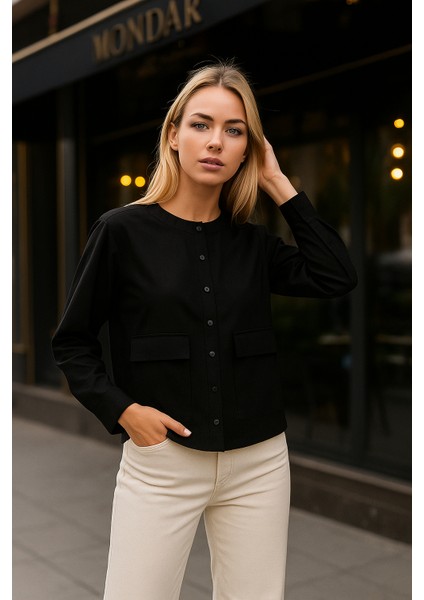 Kadın Siyah Cepli Hakim Yaka Gömlek – Şık ve Rahat Tasarım