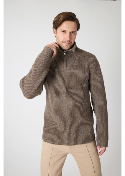Erkek Dik Yaka Fermuarlı Triko Kazak - Vizon