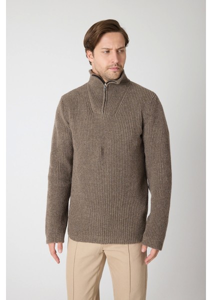 Erkek Dik Yaka Fermuarlı Triko Kazak - Vizon
