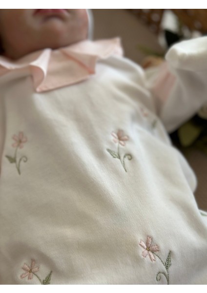 Pembe Papatya Nakışlı Fırfır Yakalı Yenidoğan Tulum ve Bandanası modelleri