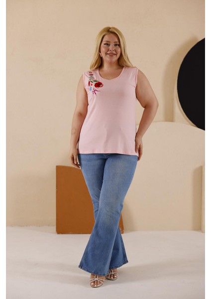 Kadın Büyük Beden Oyuk Yaka Nakış Detaylı Sıfır Kol Viskon Atlet Bluz