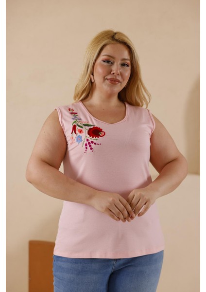 Kadın Büyük Beden Oyuk Yaka Nakış Detaylı Sıfır Kol Viskon Atlet Bluz fiyatları