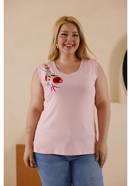 Kadın Büyük Beden Oyuk Yaka Nakış Detaylı Sıfır Kol Viskon Atlet Bluz fırsatları