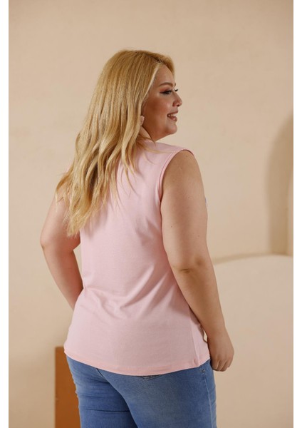 Kadın Büyük Beden Oyuk Yaka Nakış Detaylı Sıfır Kol Viskon Atlet Bluz