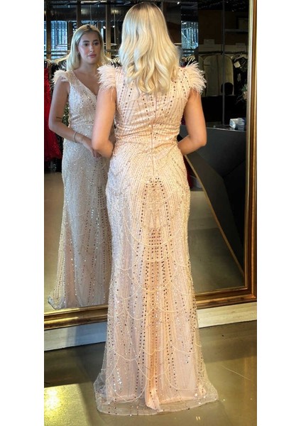 Pudra Renk Kalın Askı Tuy Detaylı Düz Kesim Pullu Boncuklu Uzun Abiye Elbise 11052 indirimleri