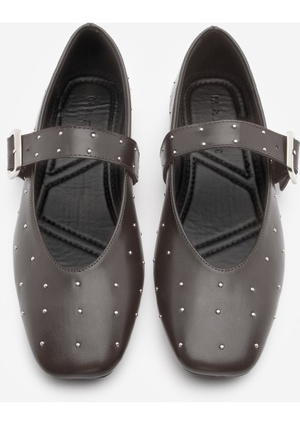 Kadın Küt Burun Tokalı Zımbalı Babet Velona Kahve