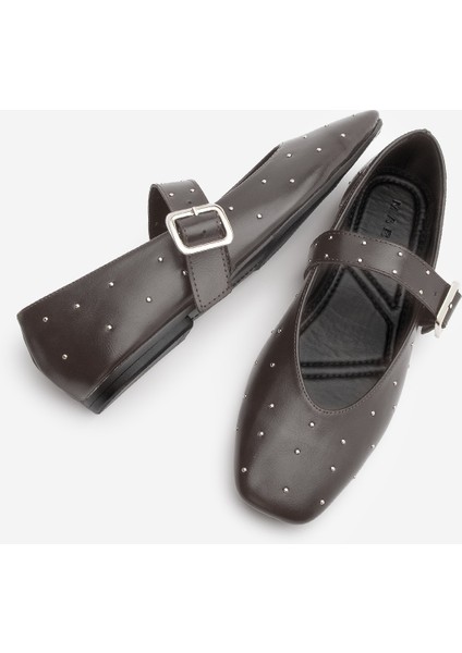 Kadın Küt Burun Tokalı Zımbalı Babet Velona Kahve