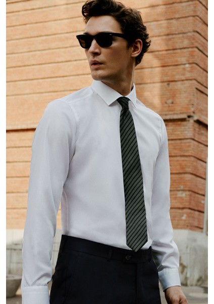 AC&Co / Altınyıldız Classics Erkek Beyaz Ütülemesi Kolay Slim Fit Dar Kesim Klasik Yaka Pamuklu Gömlek modelleri