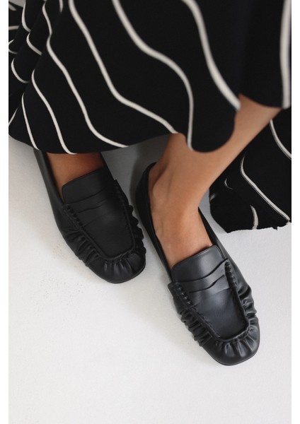 Loafer 2510 - Büzgülü Detaylı Siyah Kadın Loafer