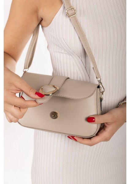 Toka Detaylı Kapaklı Günlük Kadın Omuz Çantası