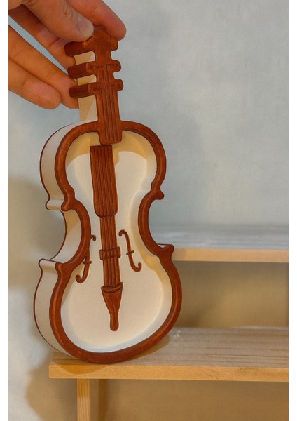 Keman Şeklinde Seramik Anahtarlık ve Dekoratif Obje – 20 cm El Yapımı Duvar ve Masa Süsü