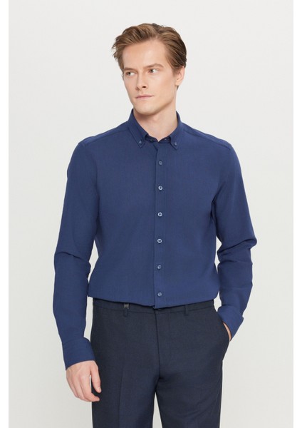 Erkek Lacivert Slim Fit Düğmeli Yaka Keten Görünümlü %100 Pamuk Flamlı Gömlek