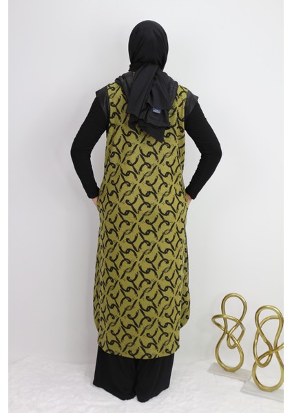 41424 Fermuarlı Kapişonlu Fermuarı Kenarları ve Kapişonu Deri Görünümlü Baskılı Iki Iplik Uzun Yelek fırsatları