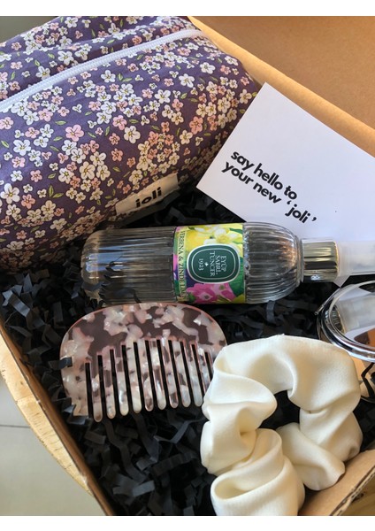 Kadın Hediye Seti – Mor Çiçekli Makyaj Çantası, Ayna, Mermer Tarak, Saten Toka, 100 ml Kolonya