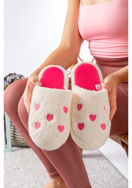 Kadın Peluş Kalpli Ev Terliği Peluş Ev Terliği Misafir Terliği Bohça Terliği