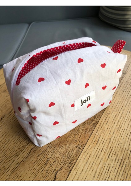 Kadın Hediye Seti – Kalpli Makyaj Çantası, Ayna, Tarak, Saten Toka, 100 ml Kolonya modelleri