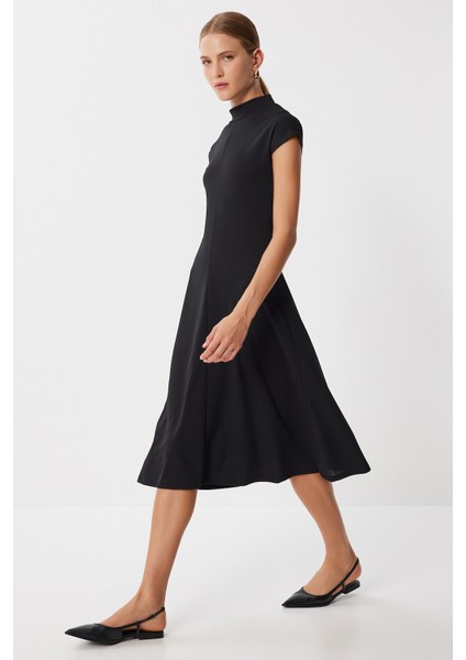 Dik Yaka Kloş Midi Örme Elbise LUB0223 Siyah