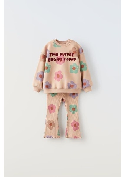 Kız Çocuk Pamuklu Bej Çiçek Desenli Sweatshirt ve Eşofman Takımı - The Future Begins Today Sloganlı