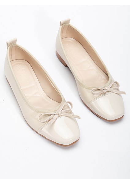 Kadın Bej Yanı Hasır Detaylı Fiyonklu Babet modelleri