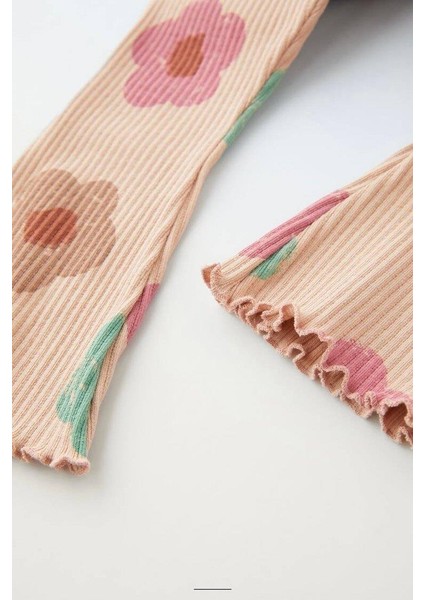 Kız Çocuk Pamuklu Bej Çiçek Desenli Sweatshirt ve Eşofman Takımı - The Future Begins Today Sloganlı modelleri