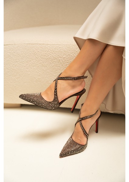 Never Acı Kahve Saten Taşlı Çapraz Detaylı Kadın Topuklu Ayakkabı