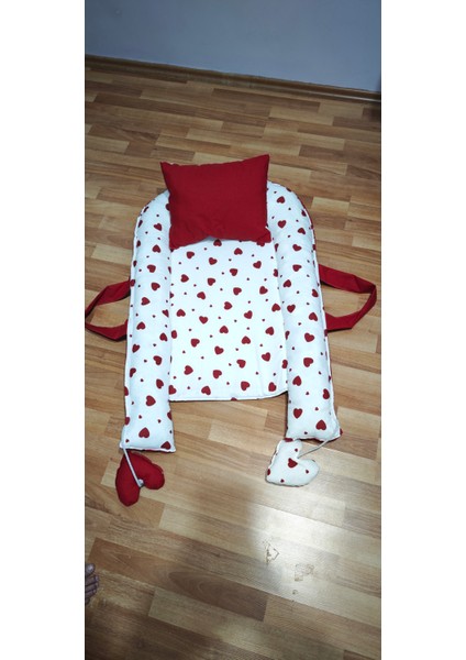 Kırmızı Kalpli Bebek Yatağı