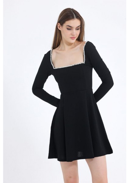 Siyah Kare Yaka Inci Detay Mini Elbise modelleri