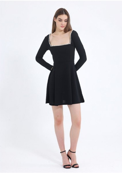 Siyah Kare Yaka Inci Detay Mini Elbise fırsatları