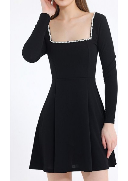 Siyah Kare Yaka Inci Detay Mini Elbise indirimleri