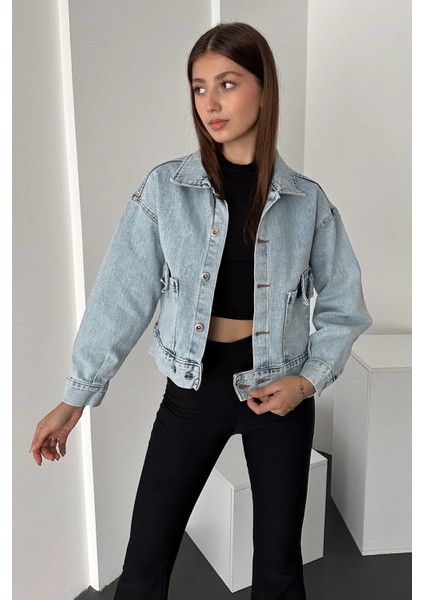 Çift Cep Beli Düğme Detaylı Denim Ceket
