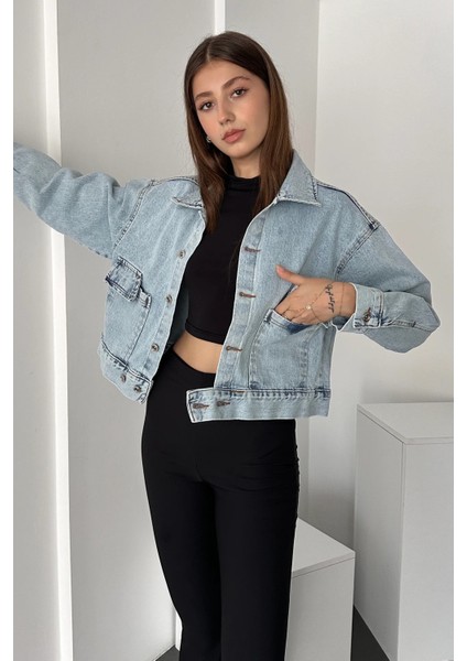 Çift Cep Beli Düğme Detaylı Denim Ceket indirimleri