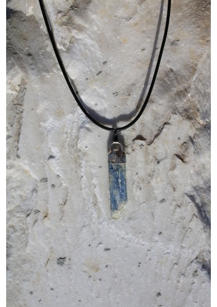 Kiyanit Doğal Taş Spiritüel Enerji Kolye fırsatları