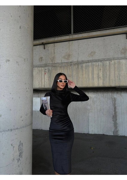 Kadın Uzun Kollu Yarım Balıkçı Yaka Büzgü Detay Kadife Kumaş Elbise