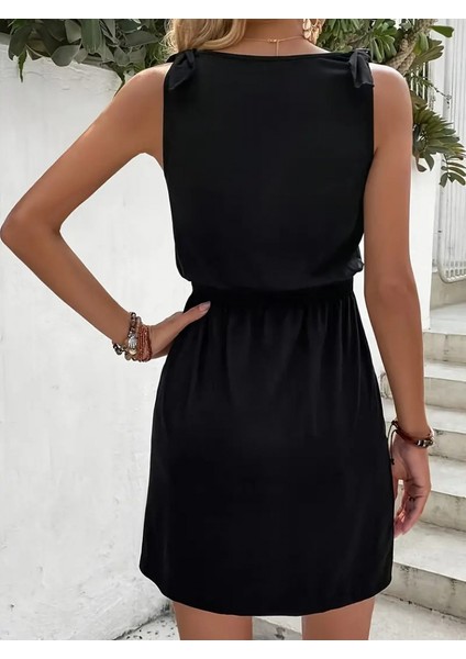 Kadın V Yakalı Belinde Gipe Detay Krep Elbise